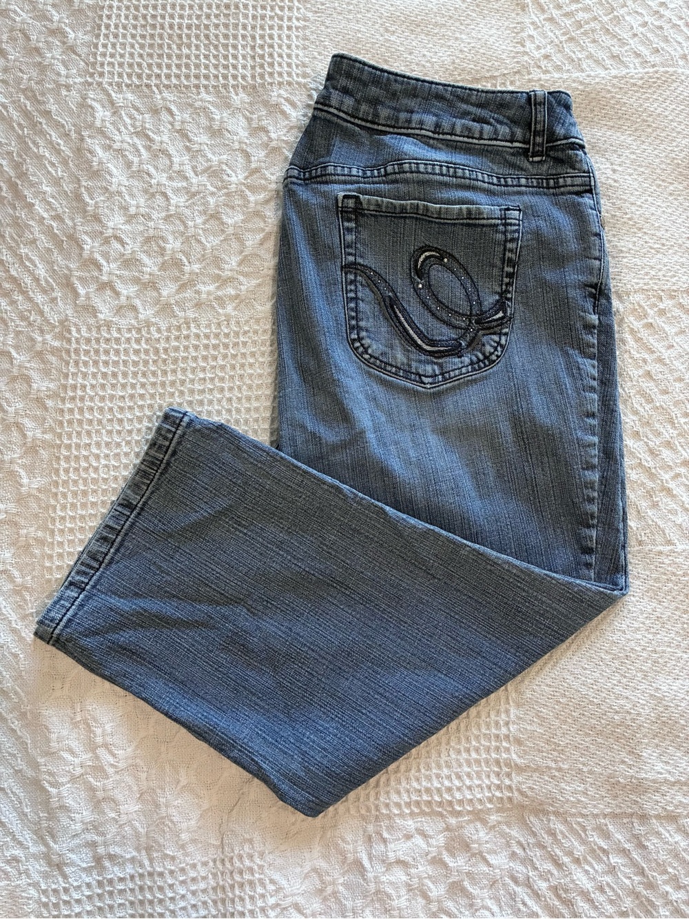 Chico’s Size 3 (16) Denim Capri Jeans Blue w/ embellished pockets